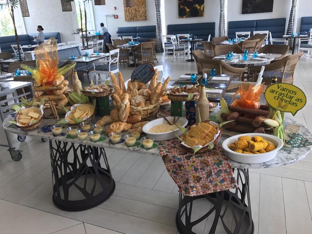 קאבו דה סנטו אגוסטינו Sheraton Reserva Do Paiva מראה חיצוני תמונה A buffet at a hotel